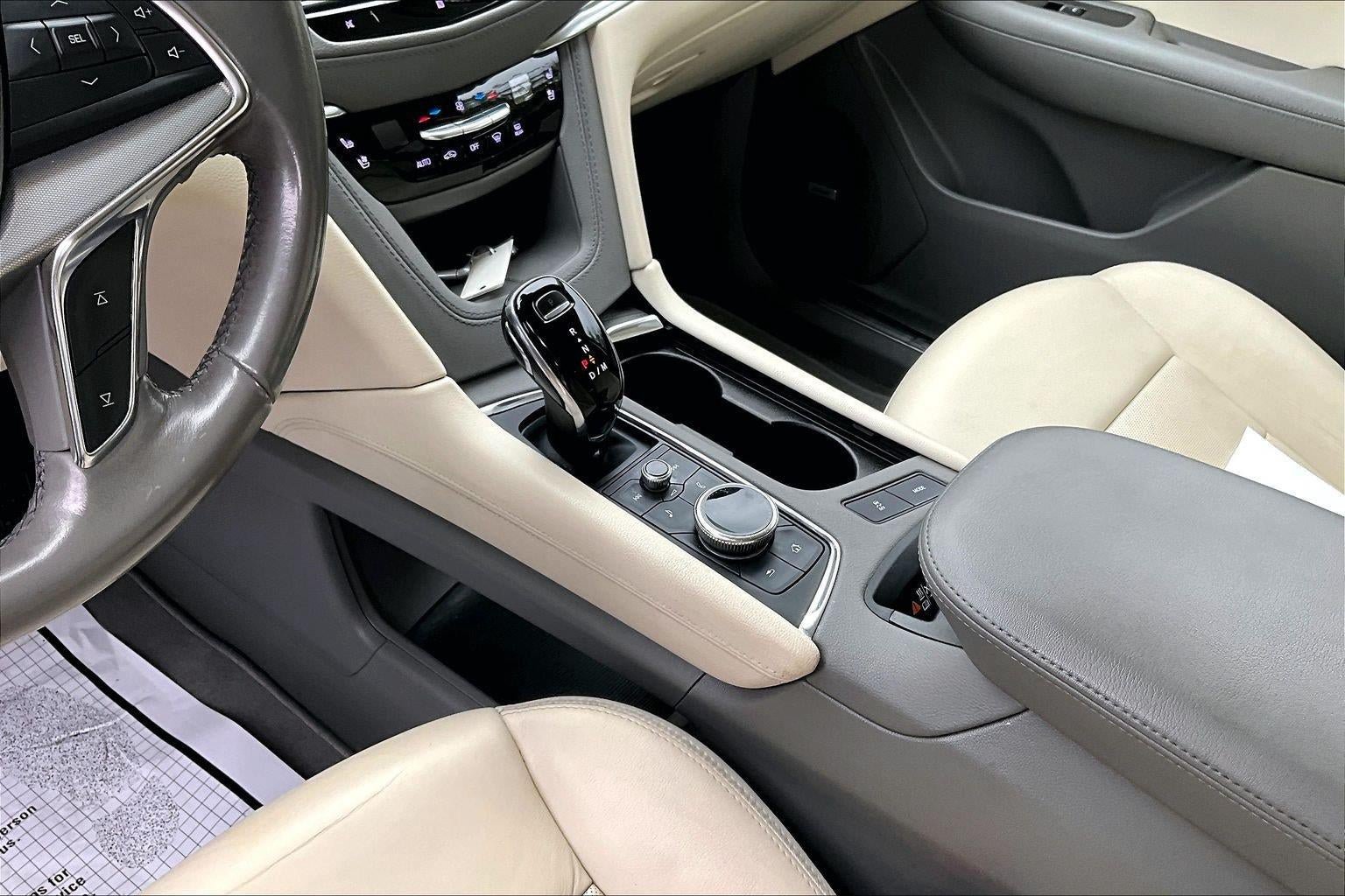 Used 2020 Cadillac XT5 Premium Luxury AWD/4WD image 18