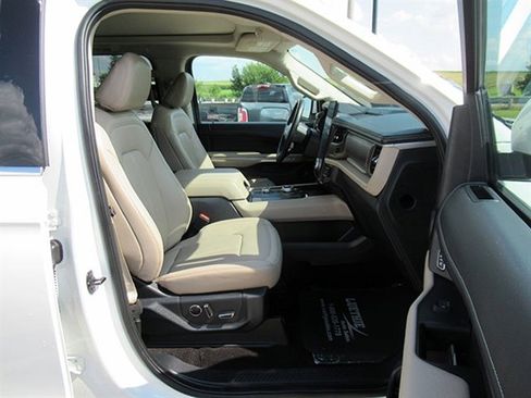 Used 2022 Ford Expedition Max Limited image 15