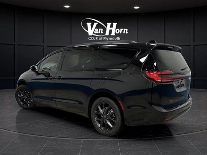 New 2026 Chrysler Pacifica Select w/ S Appearance Package