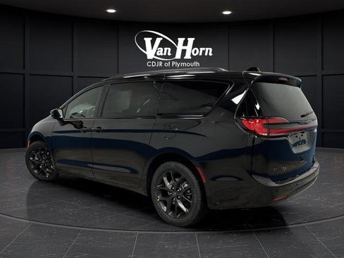 New 2026 Chrysler Pacifica Select w/ S Appearance Package image 3