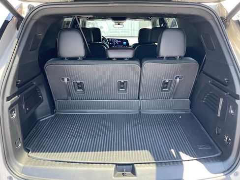 Used 2026 Chevrolet Traverse Z71 w/ LPO, Floor Liner Package AWD/4WD image 7