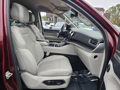 Used 2024 Jeep Wagoneer L Series II image 26