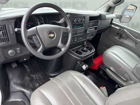 Used 2024 Chevrolet Express 3500 w/ Power Convenience Package RWD image 12