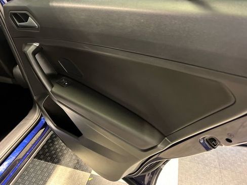 Used 2021 Volkswagen Tiguan SE image 13