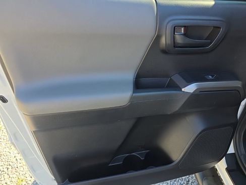 Certified 2020 Toyota Tacoma SR5 AWD/4WD image 15