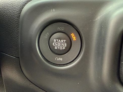 Used 2021 Jeep Gladiator Sport image 16