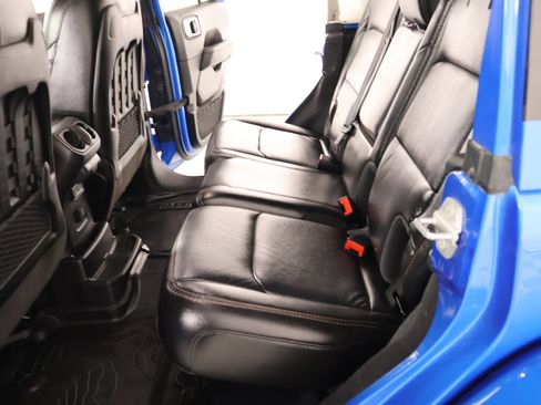 Used 2022 Jeep Wrangler Unlimited Rubicon w/ Xtreme Recon 35" Tire Package AWD/4WD image 13