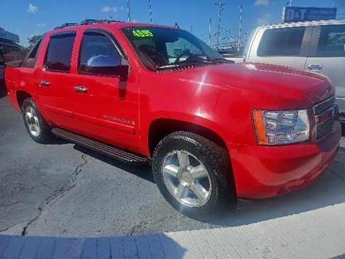 Used 2007 Chevrolet Avalanche LTZ w/ LTZ Preferred Equipment Group AWD/4WD image 1