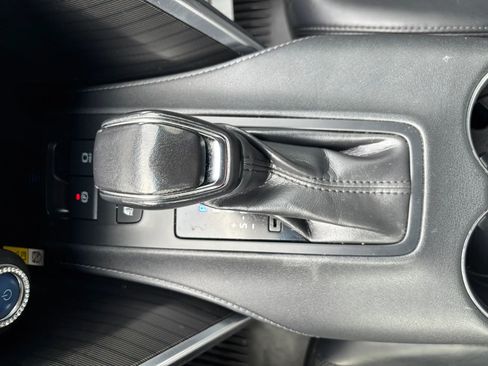 Used 2021 Toyota Venza Limited image 23