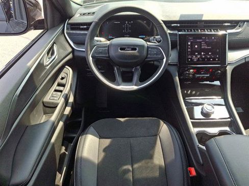 New 2025 Jeep Grand Cherokee L Altitude image 33