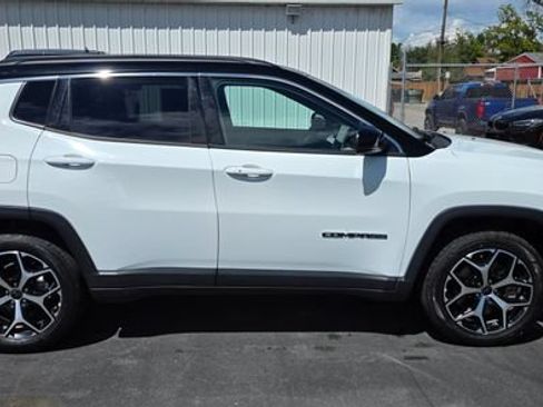 Used 2025 Jeep Compass Limited AWD/4WD image 6
