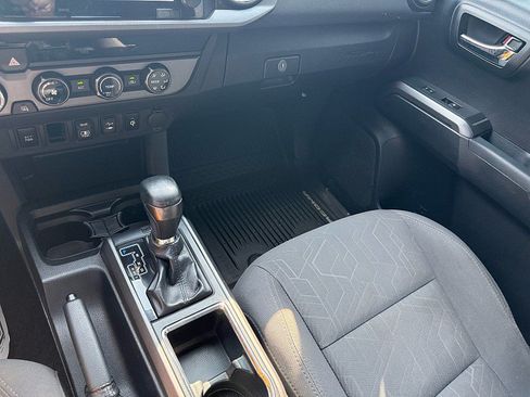 Used 2018 Toyota Tacoma TRD Off-Road AWD/4WD image 23