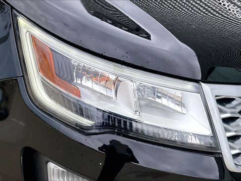 Used 2017 Ford Explorer Platinum image 22