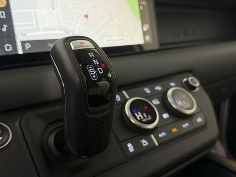 Used 2024 Land Rover Defender 110 X-Dynamic SE image 21