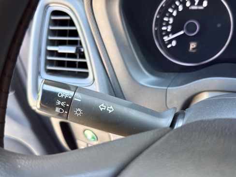 Used 2016 Honda HR-V LX image 17