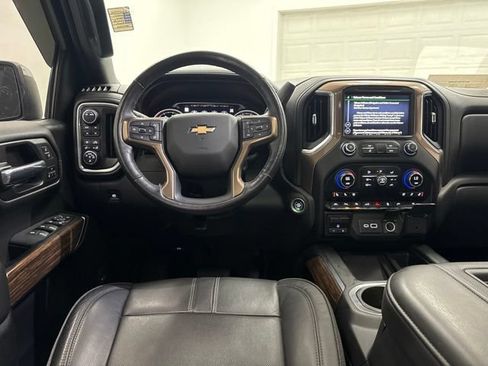 Used 2020 Chevrolet Silverado 1500 High Country w/ Technology Package AWD/4WD image 25