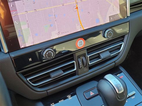 Certified 2024 Porsche Macan image 31