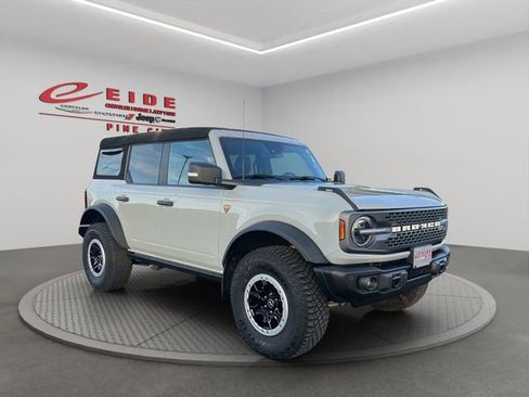 Used 2023 Ford Bronco Badlands w/ Sasquatch Package image 9