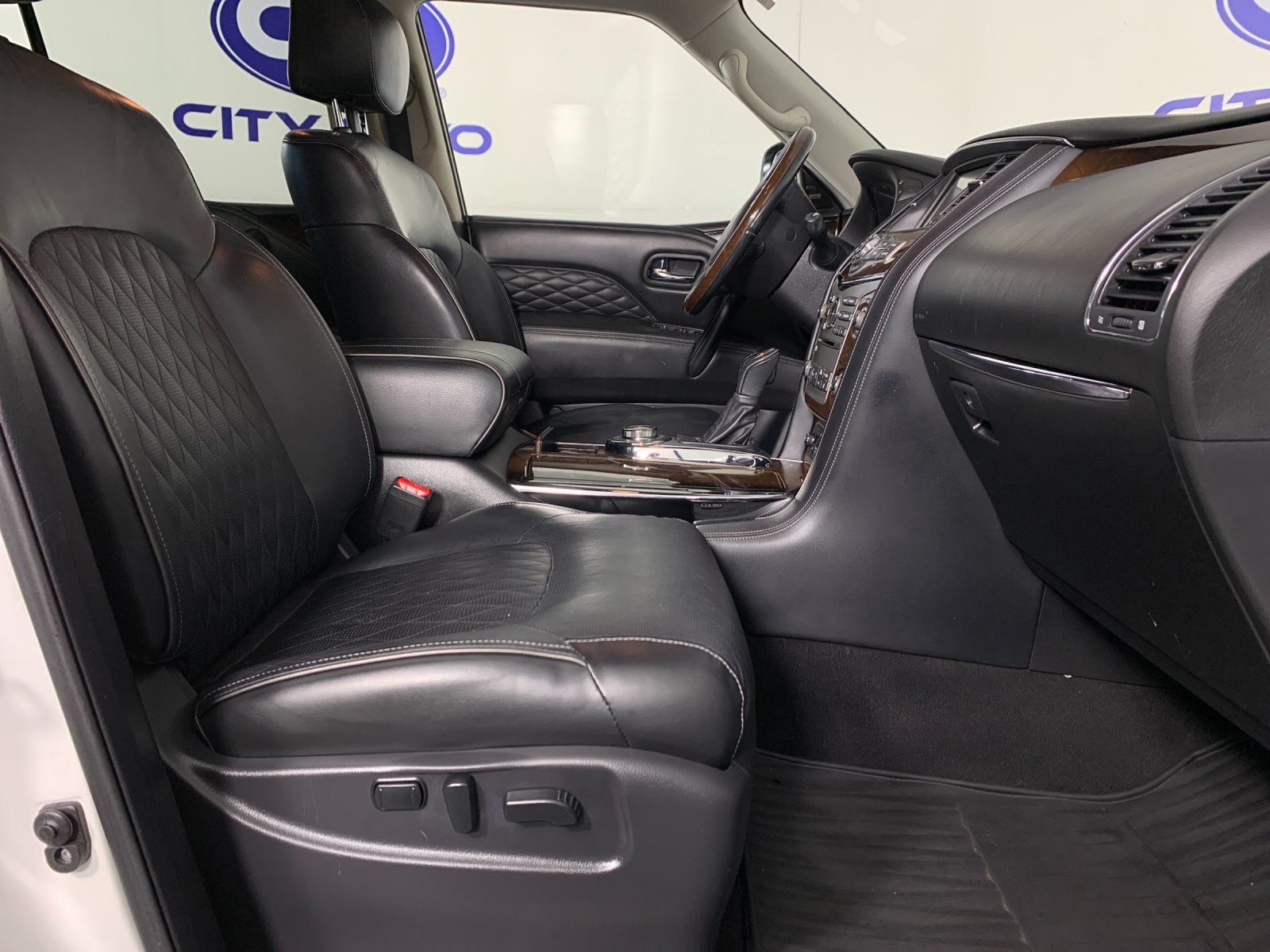 Used 2018 INFINITI QX80 4WD w/ Deluxe Technology Package image 39