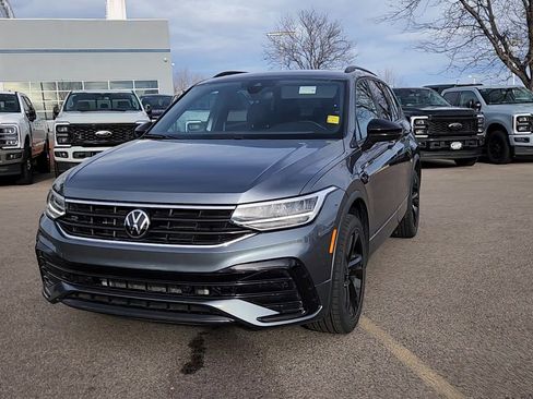 Used 2024 Volkswagen Tiguan SE R-Line image 2