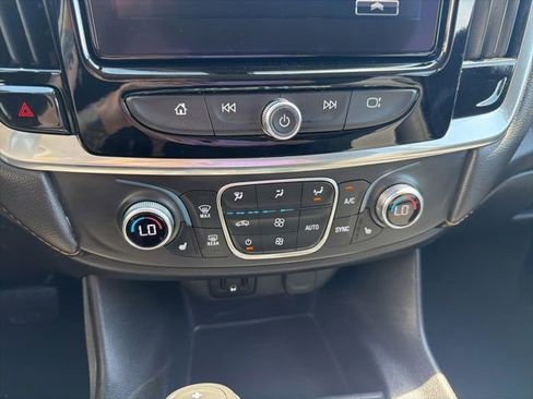 Used 2019 Chevrolet Traverse LT FWD image 21