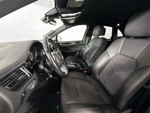 Used 2021 Porsche Macan image 3