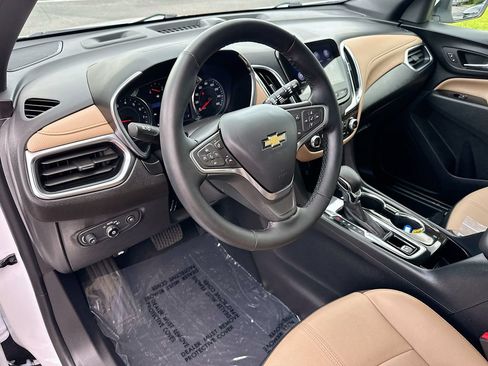 Used 2023 Chevrolet Equinox Premier FWD image 9