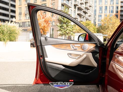 Used 2019 Mercedes-Benz E 300 4MATIC w/ Driver Assistance Package image 41