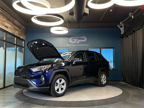 Used 2020 Toyota RAV4 XLE w/ XLE Grade Weather Package AWD/4WD image 23