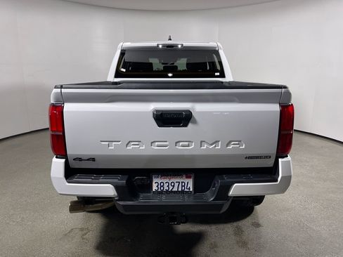 Used 2025 Toyota Tacoma TRD Off-Road AWD/4WD image 4