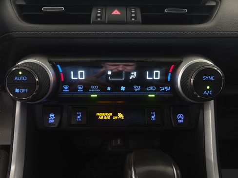 Used 2021 Toyota RAV4 XLE Premium AWD/4WD image 20