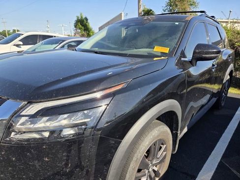Used 2023 Nissan Pathfinder SV w/ SV Premium Package FWD image 5