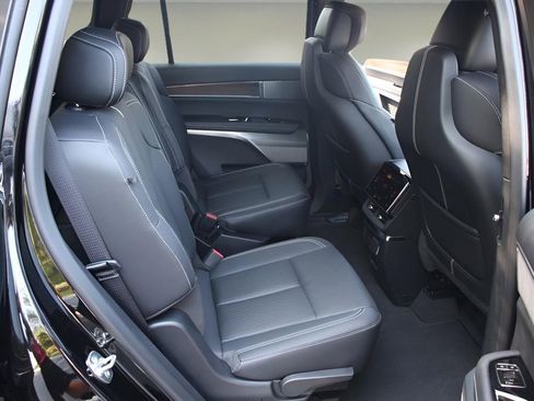 New 2026 Cadillac Vistiq Luxury image 16