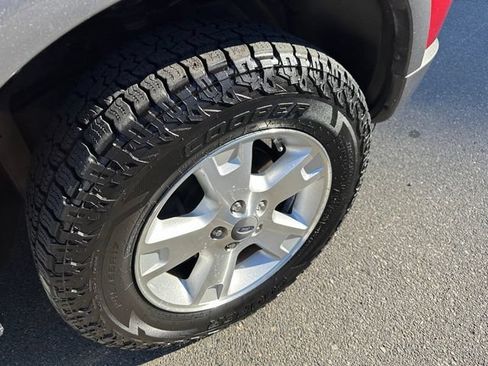 Used 2004 Ford Explorer XLT AWD/4WD image 18
