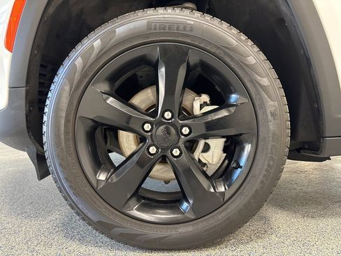 Used 2024 Jeep Grand Cherokee Limited w/ Black Appearance Package image 43