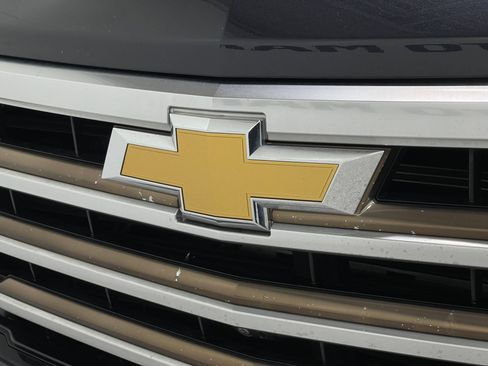 Used 2022 Chevrolet Silverado 1500 High Country w/ High Country Premium Package AWD/4WD image 37