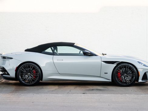 Used 2023 Aston Martin DBS Volante image 8
