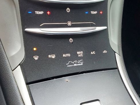 Used 2013 Lincoln MKZ image 29