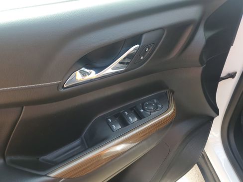 Used 2021 GMC Acadia SLE FWD image 29