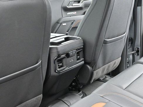 Used 2024 GMC Sierra 1500 AT4 w/ Technology Package AWD/4WD image 31