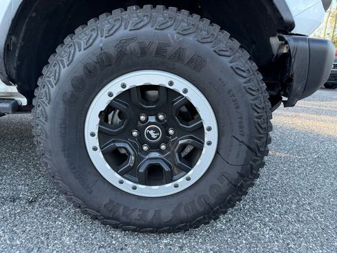 Used 2024 Ford Bronco Black Diamond w/ Sasquatch Package image 5