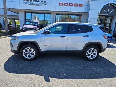 Used 2025 Jeep Compass Sport AWD/4WD image 2