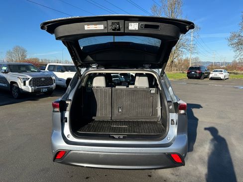 Used 2021 Toyota Highlander Limited image 11