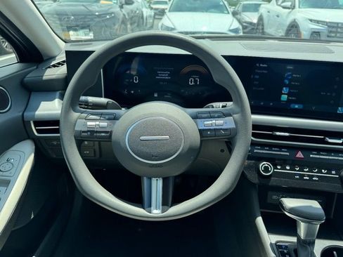 Certified 2025 Hyundai Sonata SE FWD image 12
