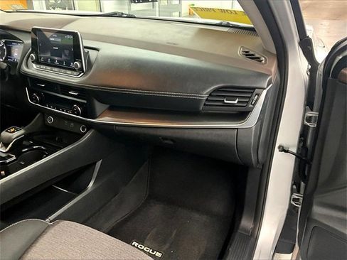 Used 2023 Nissan Rogue SV image 13