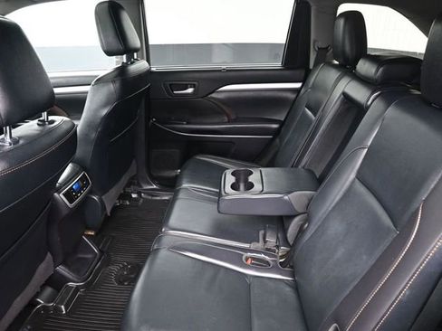 Certified 2019 Toyota Highlander XLE image 24