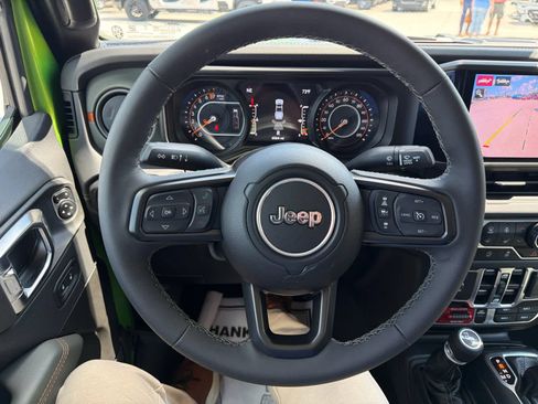 Used 2025 Jeep Gladiator Mojave w/ Safety Group AWD/4WD image 18