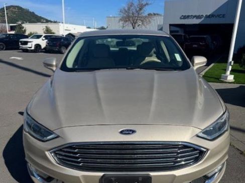 Used 2017 Ford Fusion SE image 2