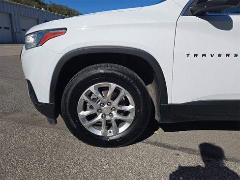 Used 2021 Chevrolet Traverse LT w/ LPO, Blackout Package image 8