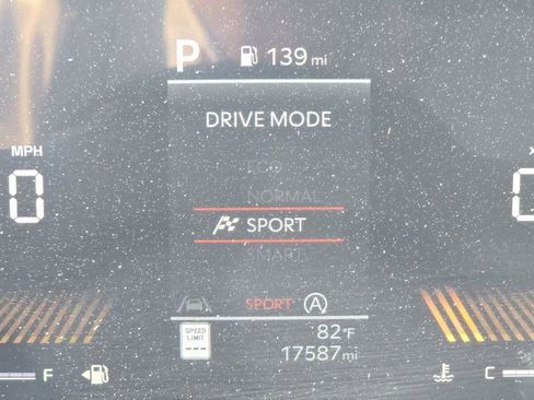 Used 2025 Kia Sorento LX FWD image 29
